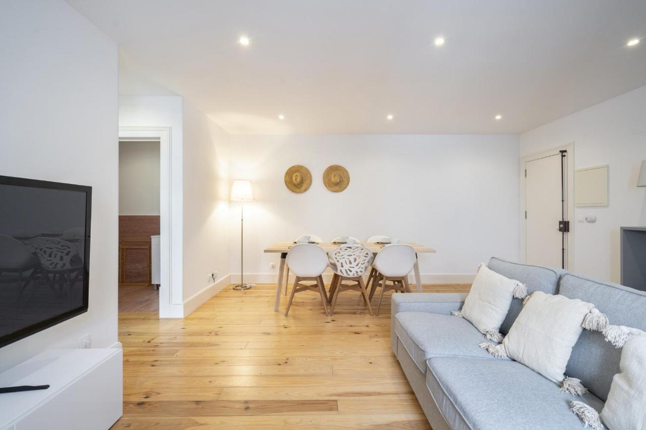 Warm And Cozy Parquet Flooring Apartment In ألمادا المظهر الخارجي الصورة